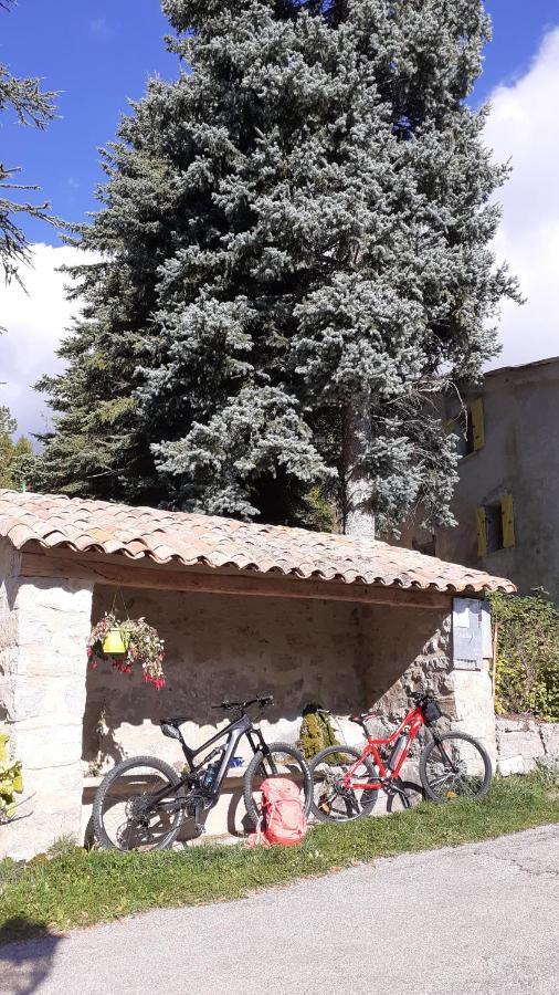 Rose Des Alpes Bed & Breakfast แซร์ ภายนอก รูปภาพ
