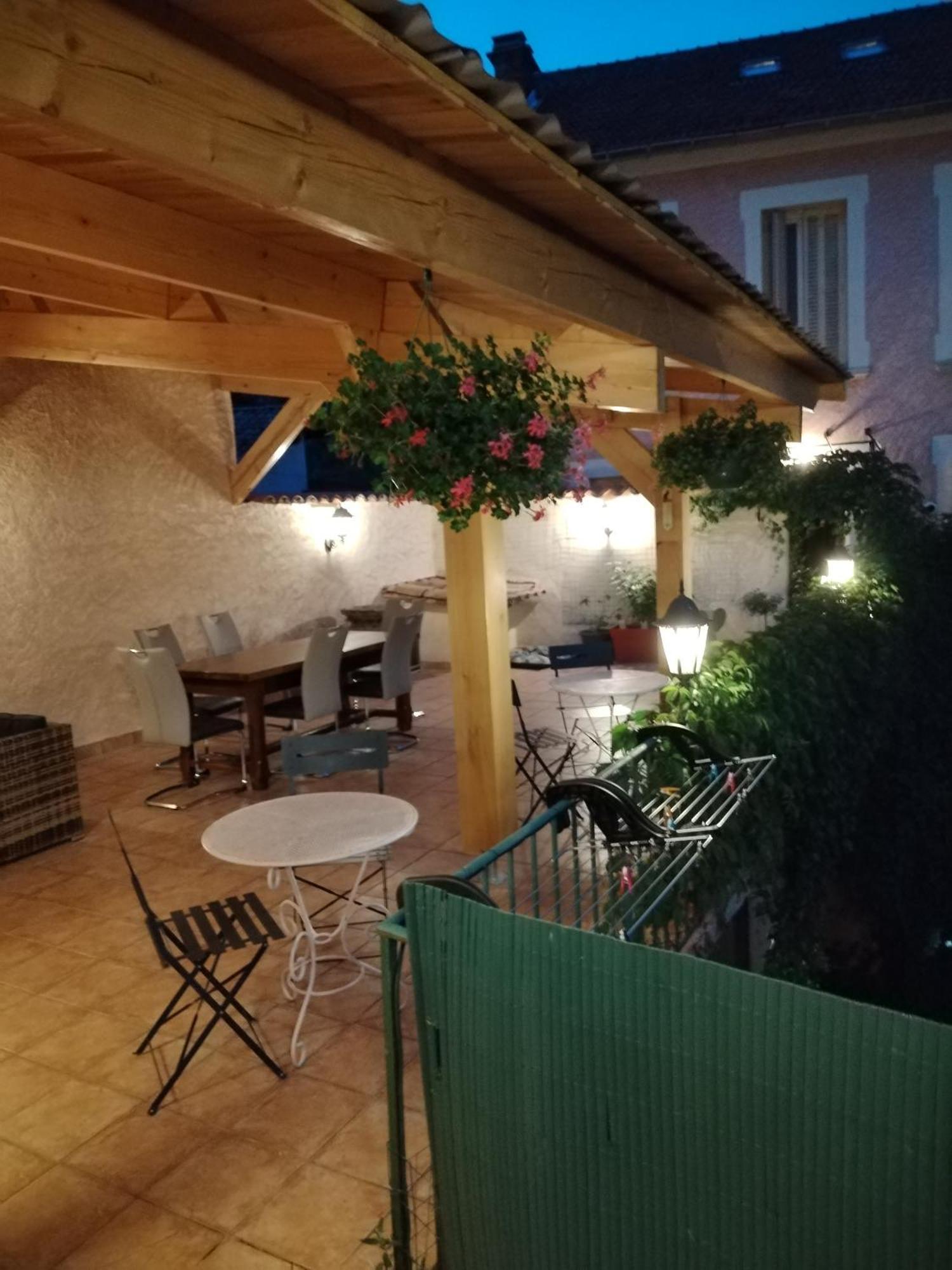 Rose Des Alpes Bed & Breakfast แซร์ ภายนอก รูปภาพ