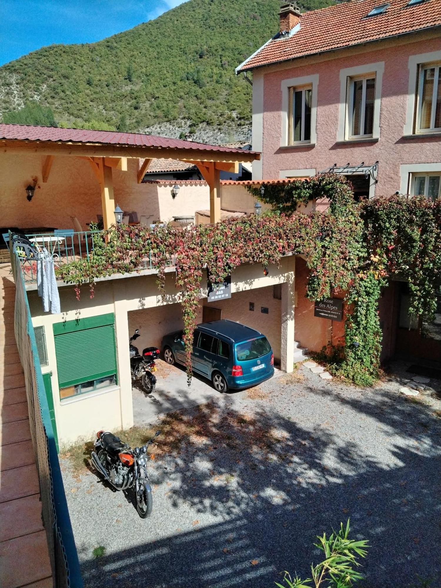 Rose Des Alpes Bed & Breakfast แซร์ ภายนอก รูปภาพ