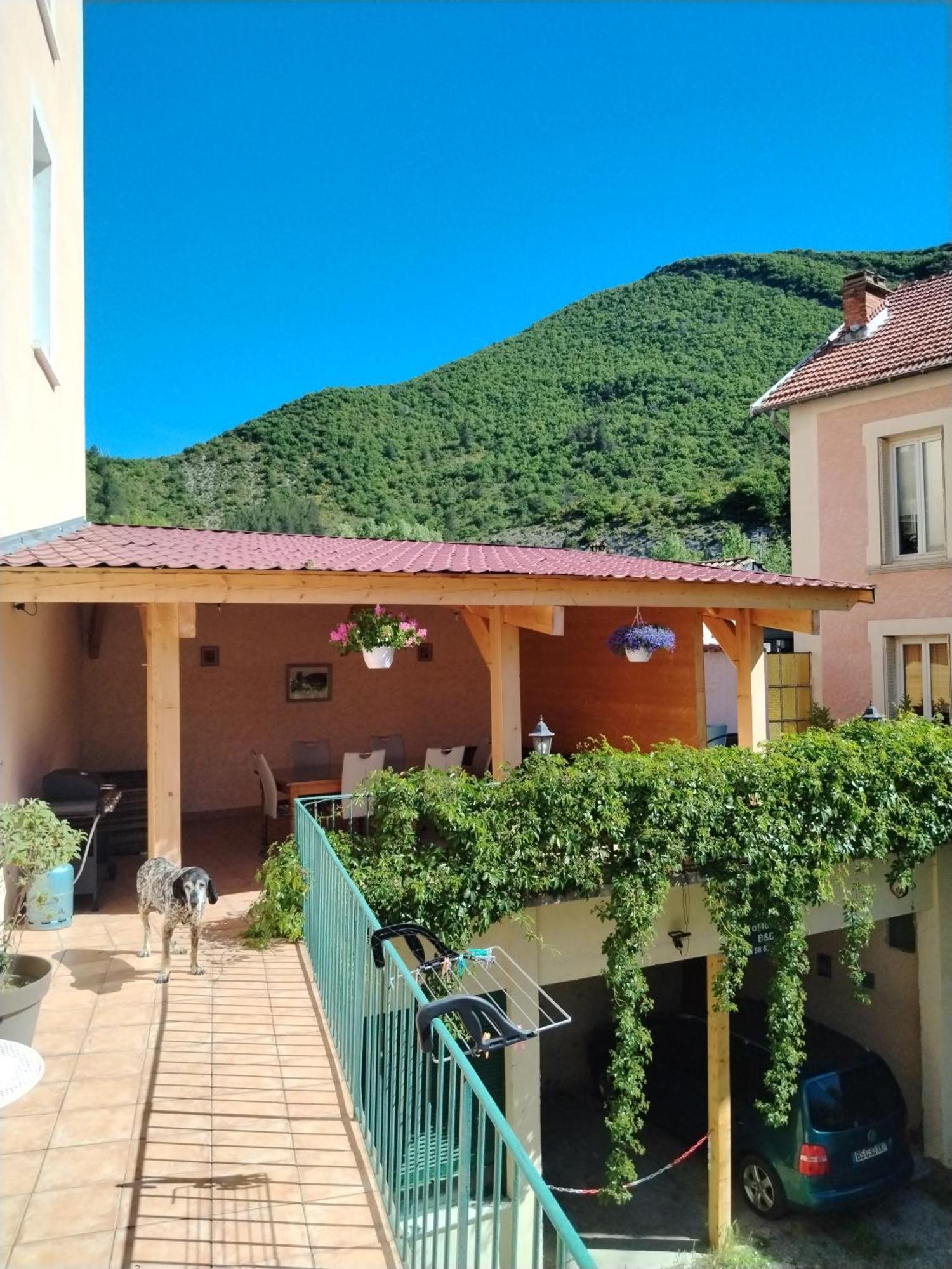 Rose Des Alpes Bed & Breakfast แซร์ ภายนอก รูปภาพ